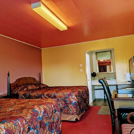 Gold Pan Motel Quesnel Exterior foto